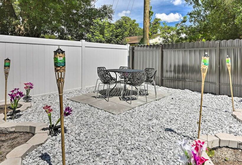 Charming N Fort Meyers Retreat: Pool & Lanai!