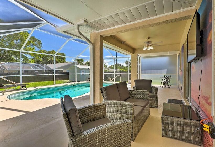 Charming N Fort Meyers Retreat: Pool & Lanai!