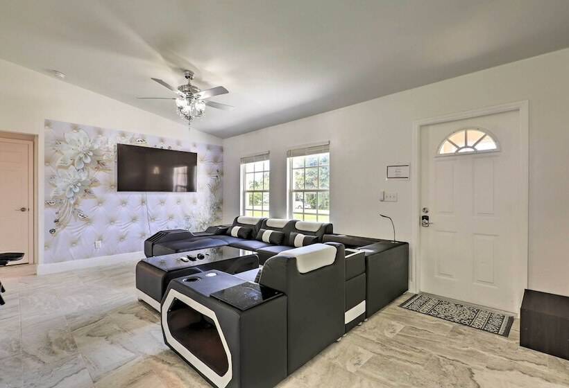 Charming N Fort Meyers Retreat: Pool & Lanai!