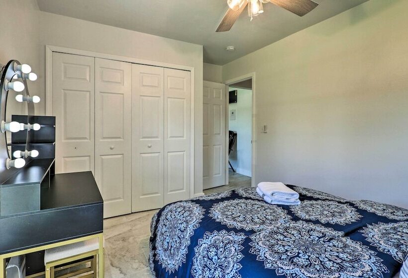 Charming N Fort Meyers Retreat: Pool & Lanai!