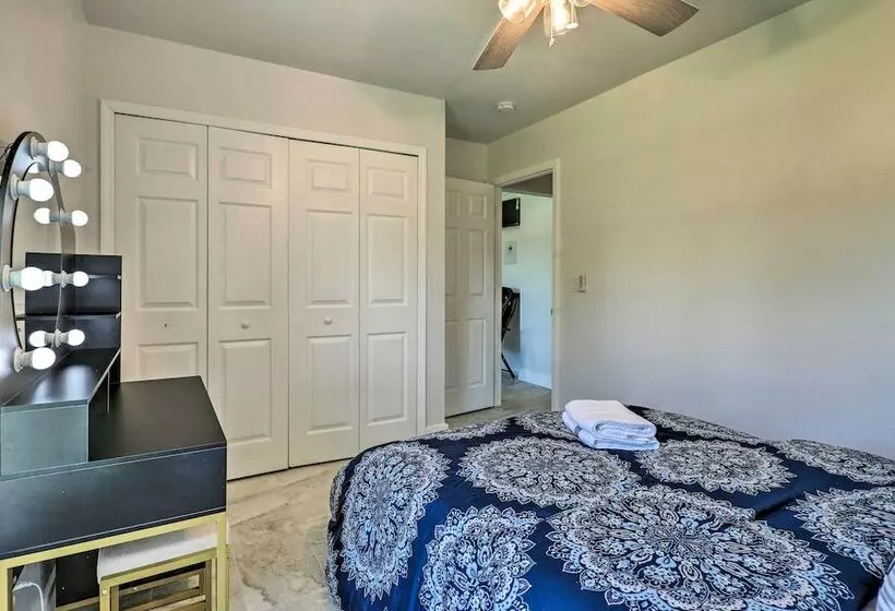 Charming N Fort Meyers Retreat: Pool & Lanai!