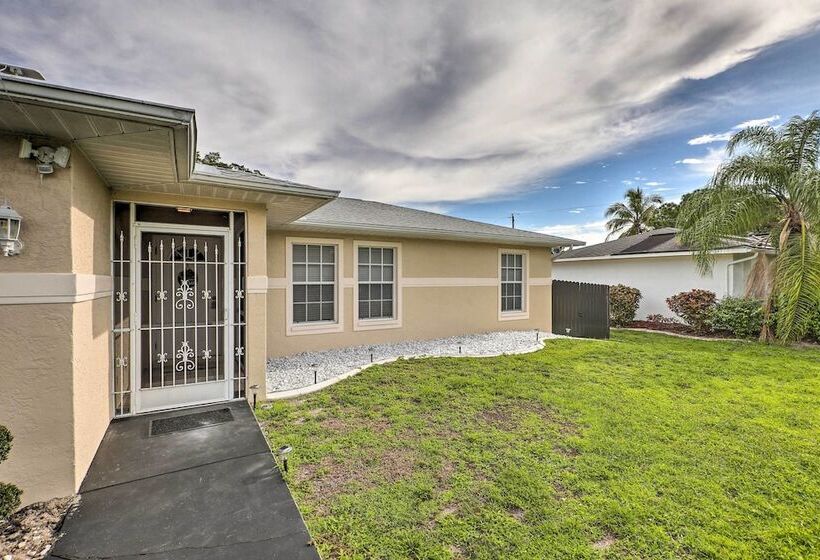 Charming N Fort Meyers Retreat: Pool & Lanai!