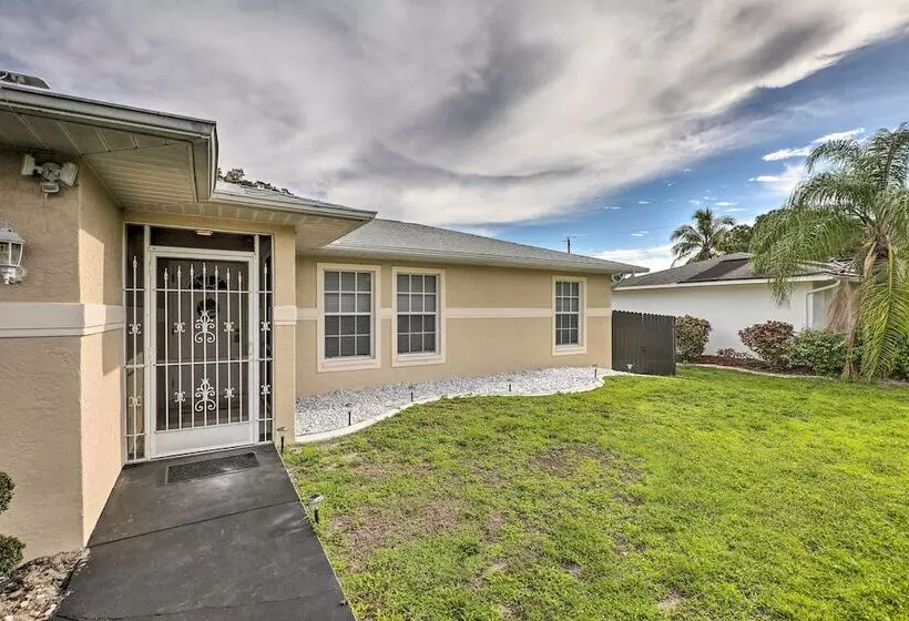 Charming N Fort Meyers Retreat: Pool & Lanai!