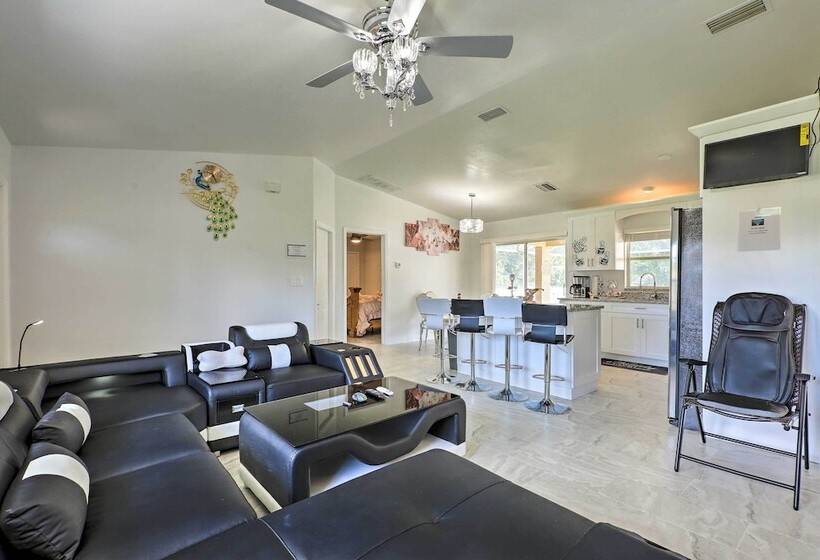 Charming N Fort Meyers Retreat: Pool & Lanai!