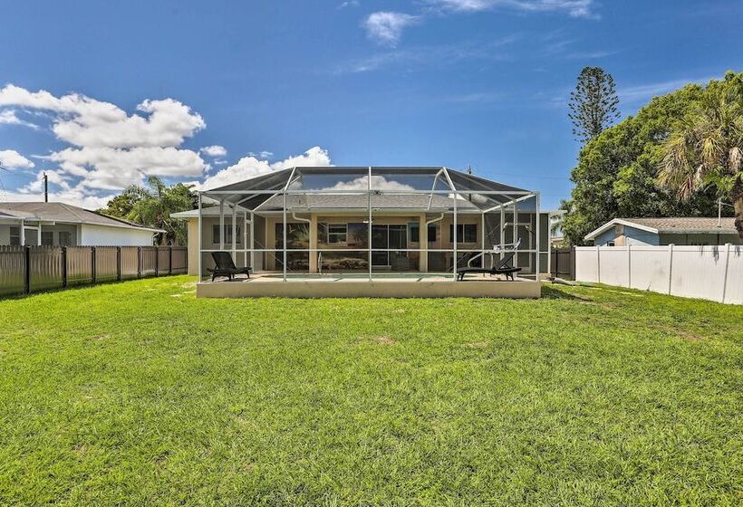 Charming N Fort Meyers Retreat: Pool & Lanai!