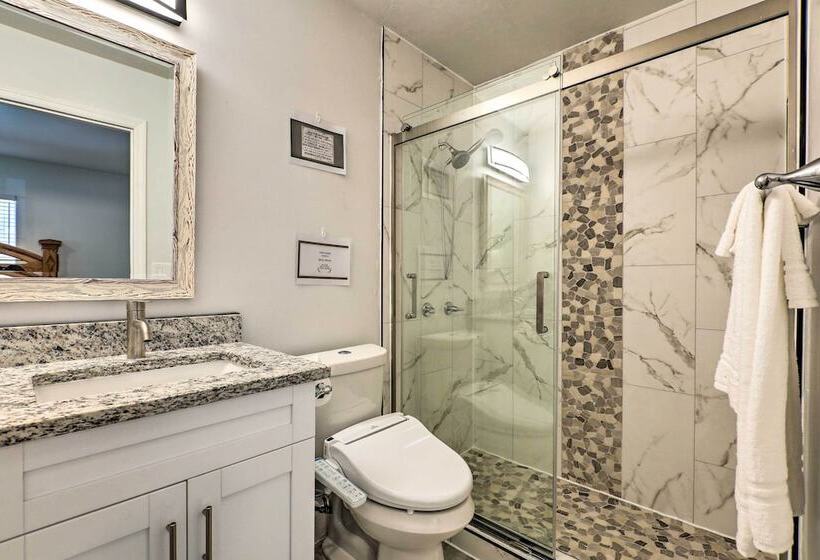 Charming N Fort Meyers Retreat: Pool & Lanai!