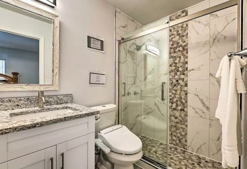 Charming N Fort Meyers Retreat: Pool & Lanai!