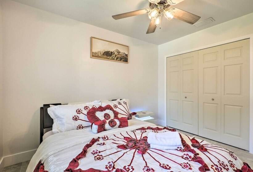 Charming N Fort Meyers Retreat: Pool & Lanai!