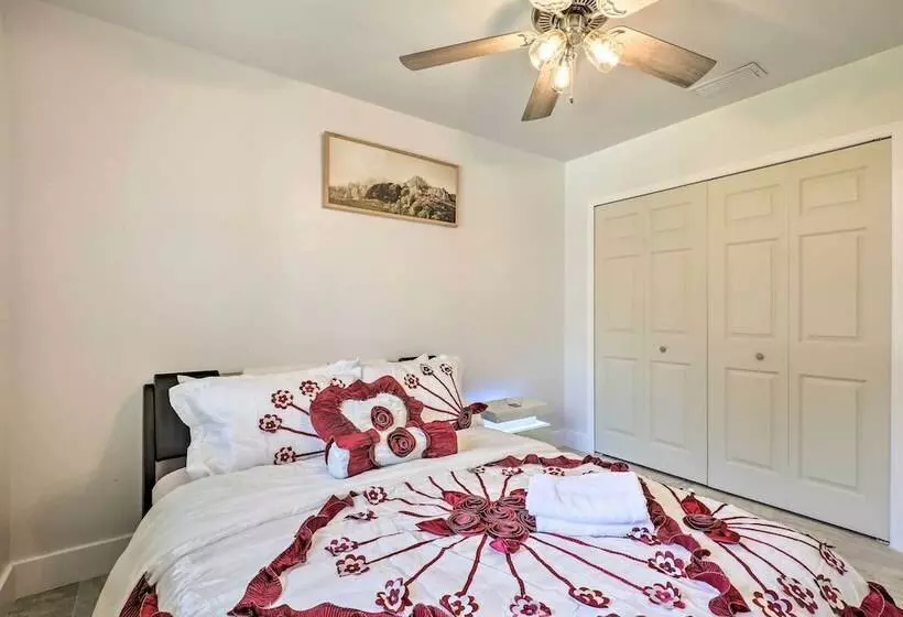 Charming N Fort Meyers Retreat: Pool & Lanai!