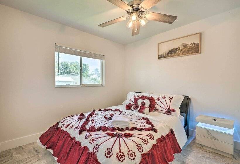 Charming N Fort Meyers Retreat: Pool & Lanai!