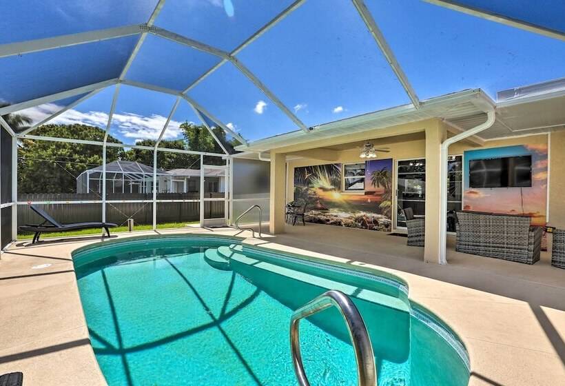 Charming N Fort Meyers Retreat: Pool & Lanai!