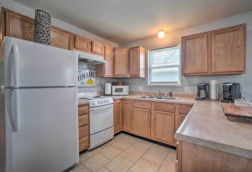 Charming One Level Home W/ Deck, Walk To Dtwn