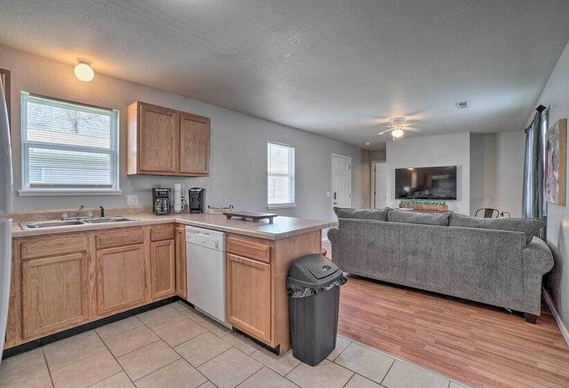 Charming One Level Home W/ Deck, Walk To Dtwn