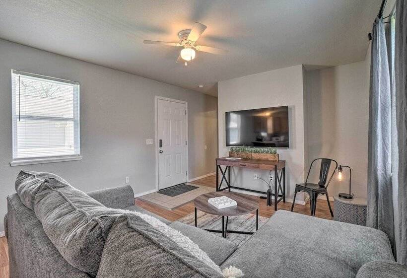 Charming One Level Home W/ Deck, Walk To Dtwn