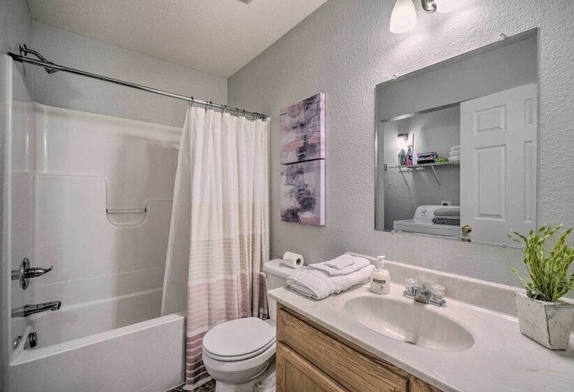 Charming One Level Home W/ Deck, Walk To Dtwn