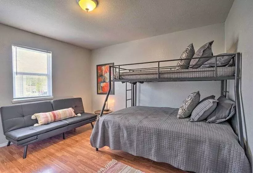 Charming One Level Home W/ Deck, Walk To Dtwn