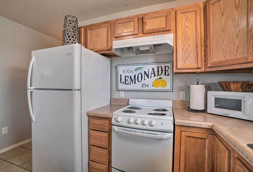 Charming One Level Home W/ Deck, Walk To Dtwn