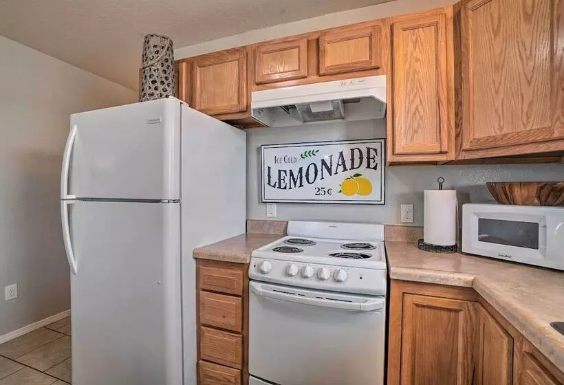 Charming One Level Home W/ Deck, Walk To Dtwn