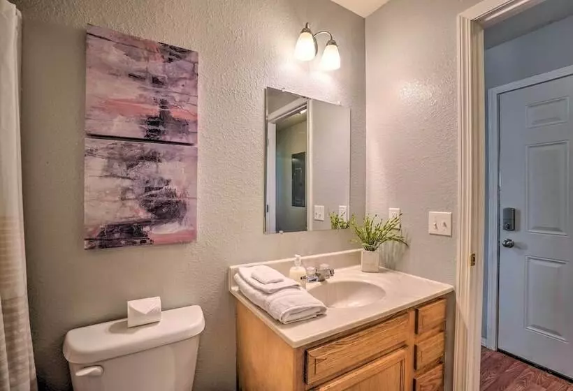 Charming One Level Home W/ Deck, Walk To Dtwn