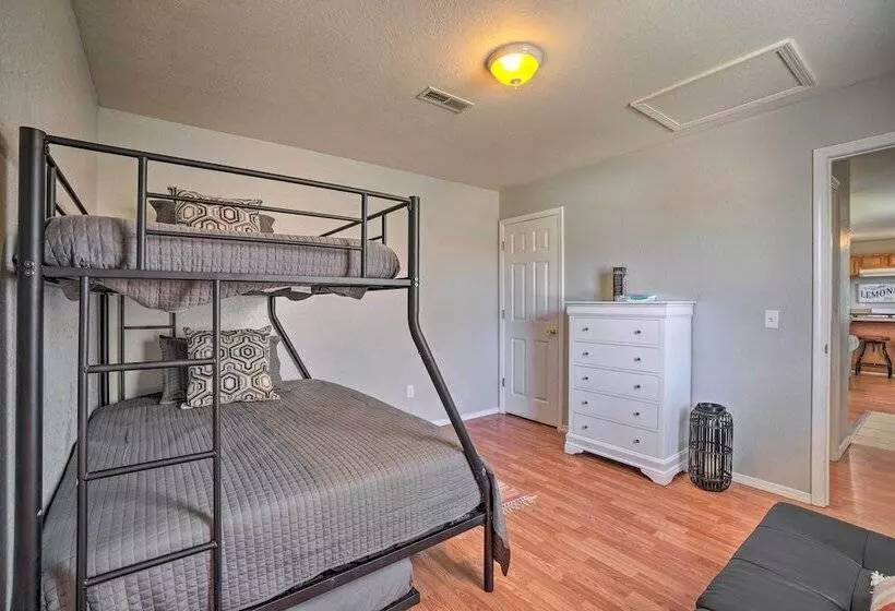 Charming One Level Home W/ Deck, Walk To Dtwn