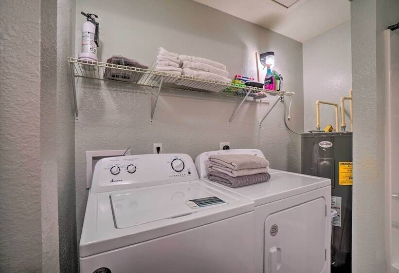 Charming One Level Home W/ Deck, Walk To Dtwn