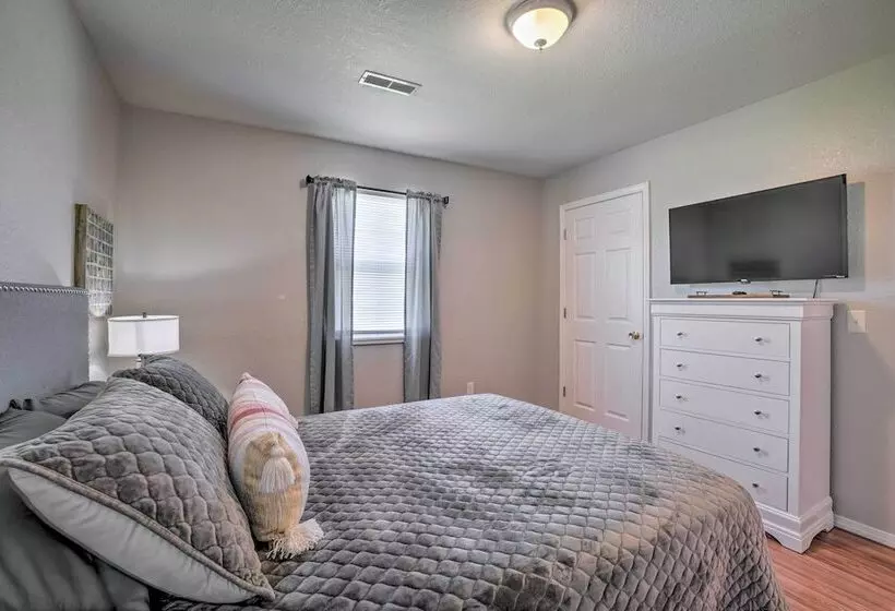 Charming One Level Home W/ Deck, Walk To Dtwn