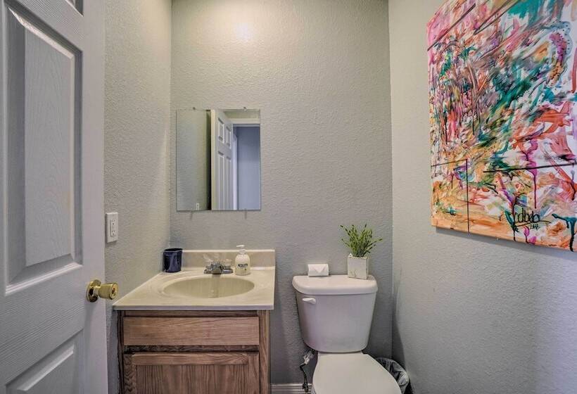 Charming One Level Home W/ Deck, Walk To Dtwn