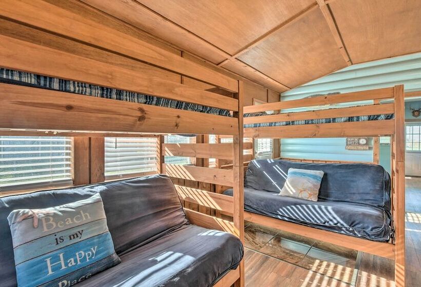 Canalfront Cabin In Sargent: 1 Mile To Beach!