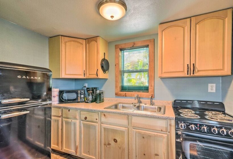 Canalfront Cabin In Sargent: 1 Mile To Beach!