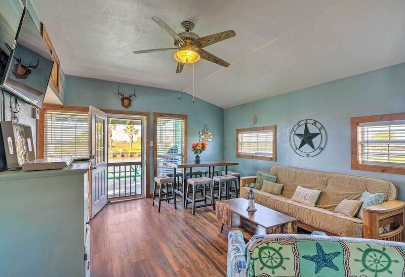 Canalfront Cabin In Sargent: 1 Mile To Beach!