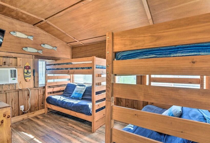 Canalfront Cabin In Sargent: 1 Mile To Beach!