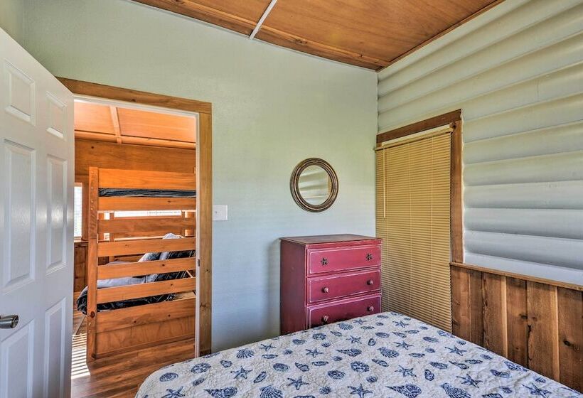 Canalfront Cabin In Sargent: 1 Mile To Beach!