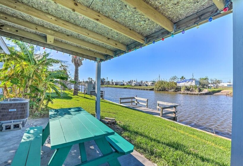 Canalfront Cabin In Sargent: 1 Mile To Beach!