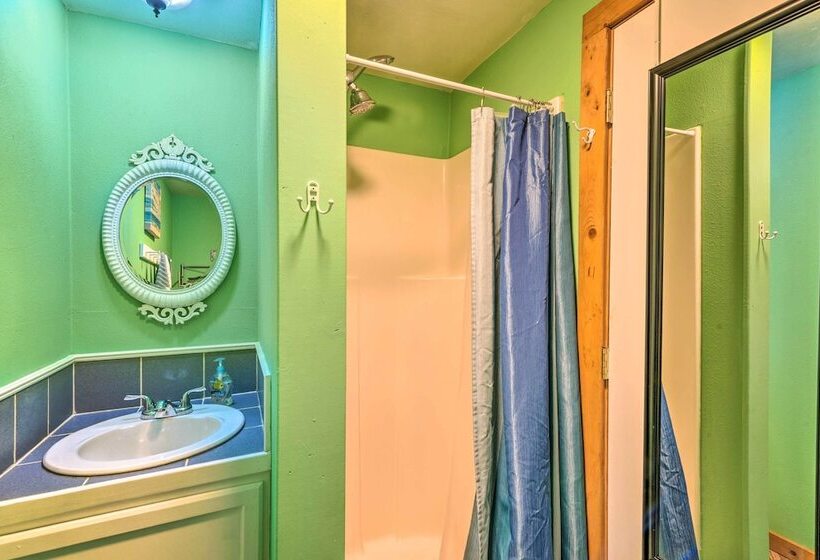 Canalfront Cabin In Sargent: 1 Mile To Beach!