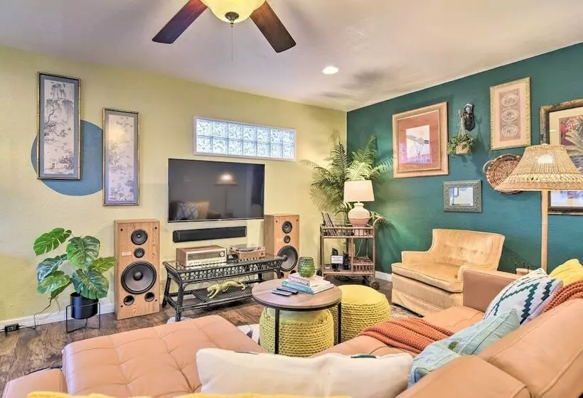Colorful Coastal Home, 2 Mi To Gulfport Beach