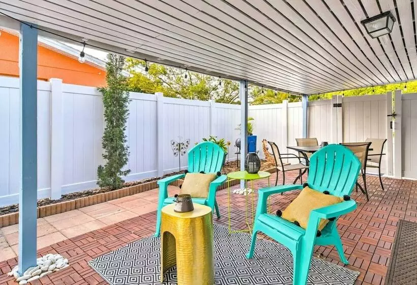 Colorful Coastal Home, 2 Mi To Gulfport Beach