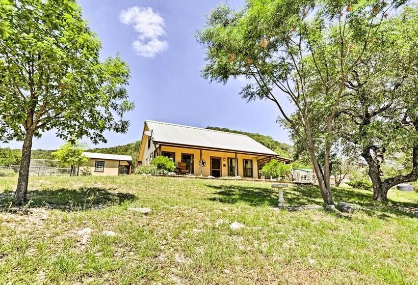 Cozy Medina Cottages W/ Patio & Mountain Views!