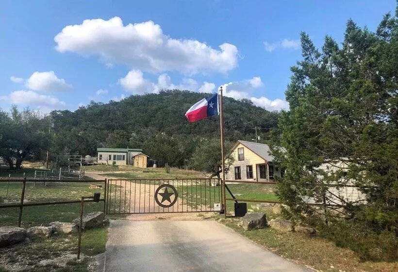Cozy Medina Cottages W/ Patio & Mountain Views!