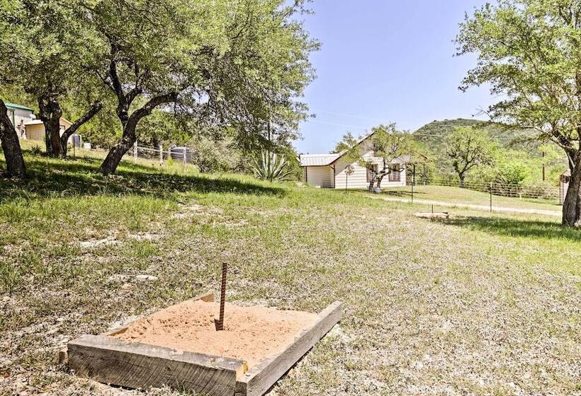 Cozy Medina Cottages W/ Patio & Mountain Views!