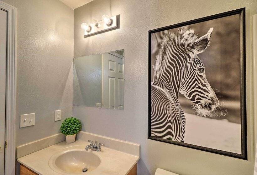 Cozy West Plains Home Near Shopping & Dining!