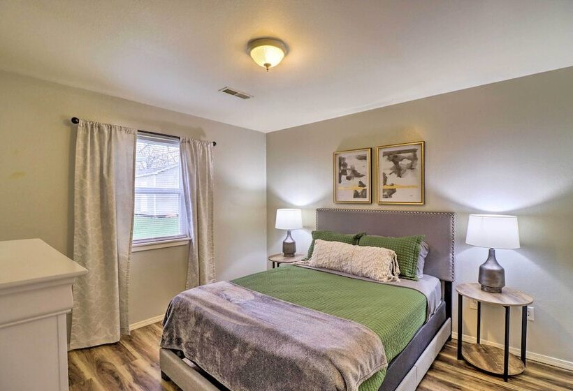 Cozy West Plains Home Near Shopping & Dining!