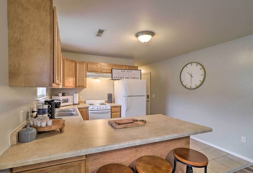 Cozy West Plains Home Near Shopping & Dining!