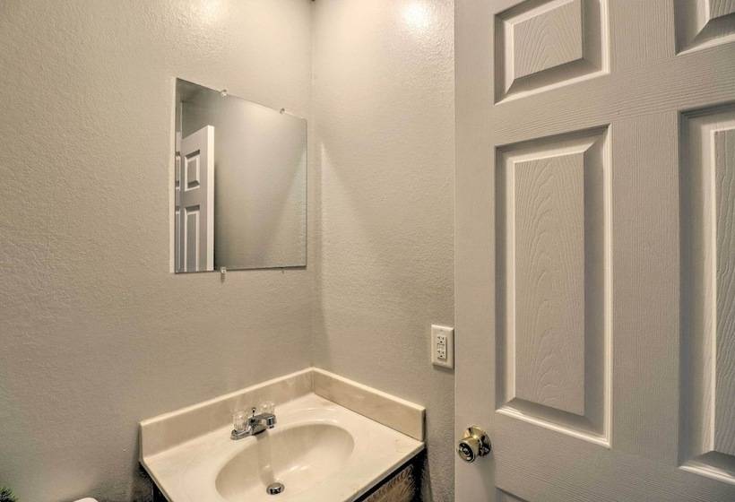 Cozy West Plains Home Near Shopping & Dining!