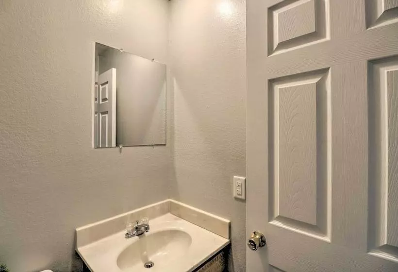 Cozy West Plains Home Near Shopping & Dining!