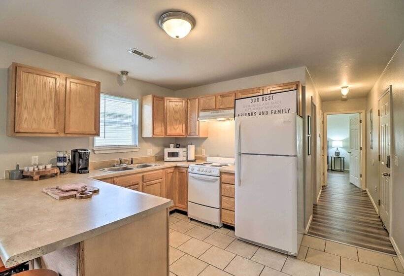 Cozy West Plains Home Near Shopping & Dining!