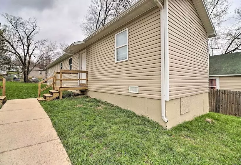 Cozy West Plains Home Near Shopping & Dining!