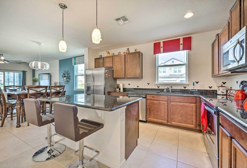 Family Friendly Home W/ Pool ~ 10 Mi To Disney!