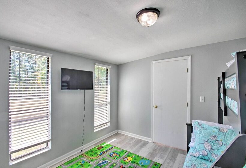 Gulf Breeze Home: 12 Mi To Pensacola Beach!