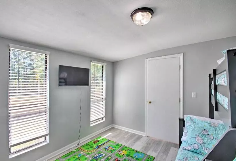 Gulf Breeze Home: 12 Mi To Pensacola Beach!