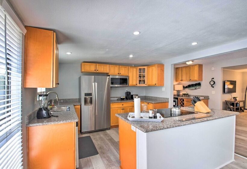 Gulf Breeze Home: 12 Mi To Pensacola Beach!